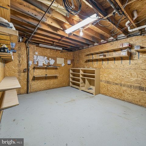 38 N DUPONT RD, Carneys Point, NJ 08069