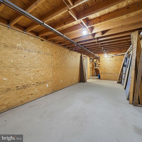 38 N DUPONT RD, Carneys Point, NJ 08069