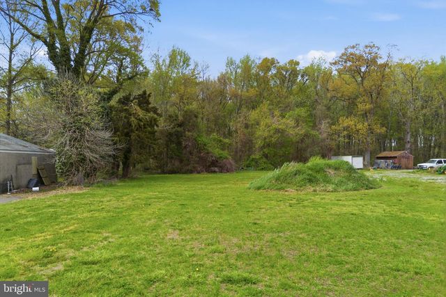 38 N DUPONT RD, Carneys Point, NJ 08069