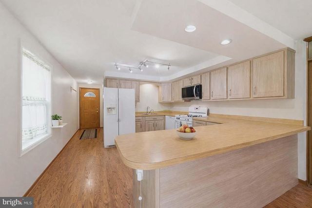 38 N DUPONT RD, Carneys Point, NJ 08069