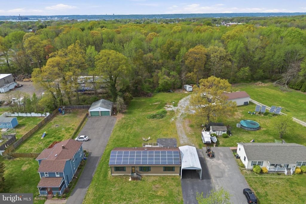 38 N DUPONT RD, Carneys Point, NJ 08069