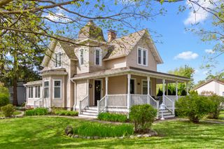 406 Haskins STREET, Lake Geneva, WI 53147