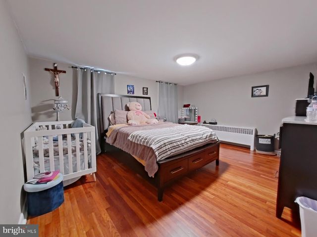 1413 GREEN VALLEY RD, Norristown, PA 19401