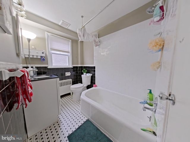 1413 GREEN VALLEY RD, Norristown, PA 19401