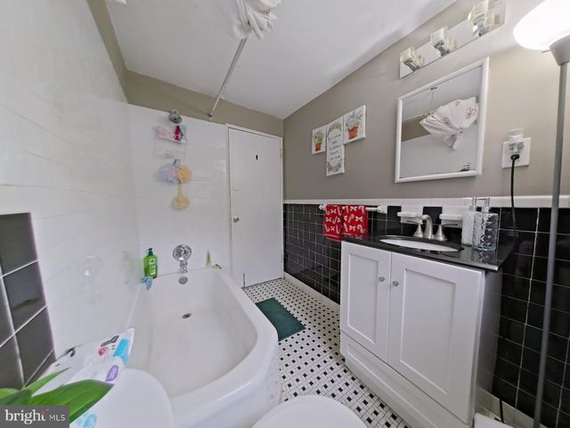 1413 GREEN VALLEY RD, Norristown, PA 19401