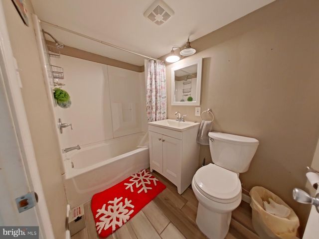 1413 GREEN VALLEY RD, Norristown, PA 19401