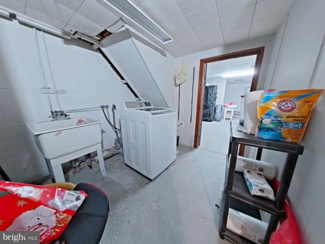 1413 GREEN VALLEY RD, Norristown, PA 19401