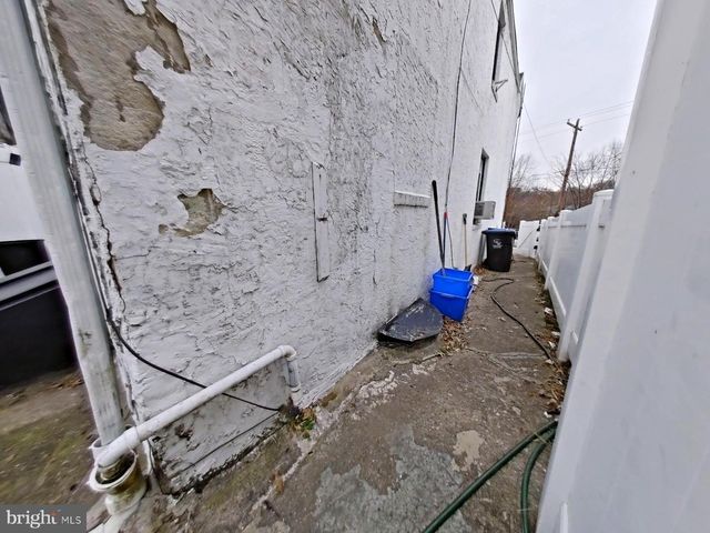 1413 GREEN VALLEY RD, Norristown, PA 19401