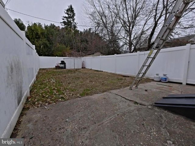 1413 GREEN VALLEY RD, Norristown, PA 19401