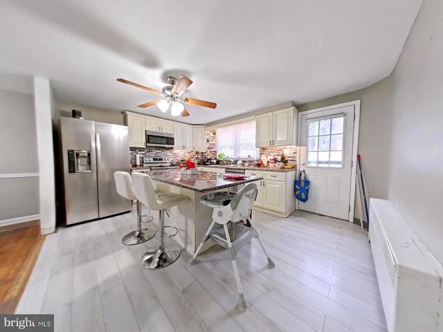 1413 GREEN VALLEY RD, Norristown, PA 19401