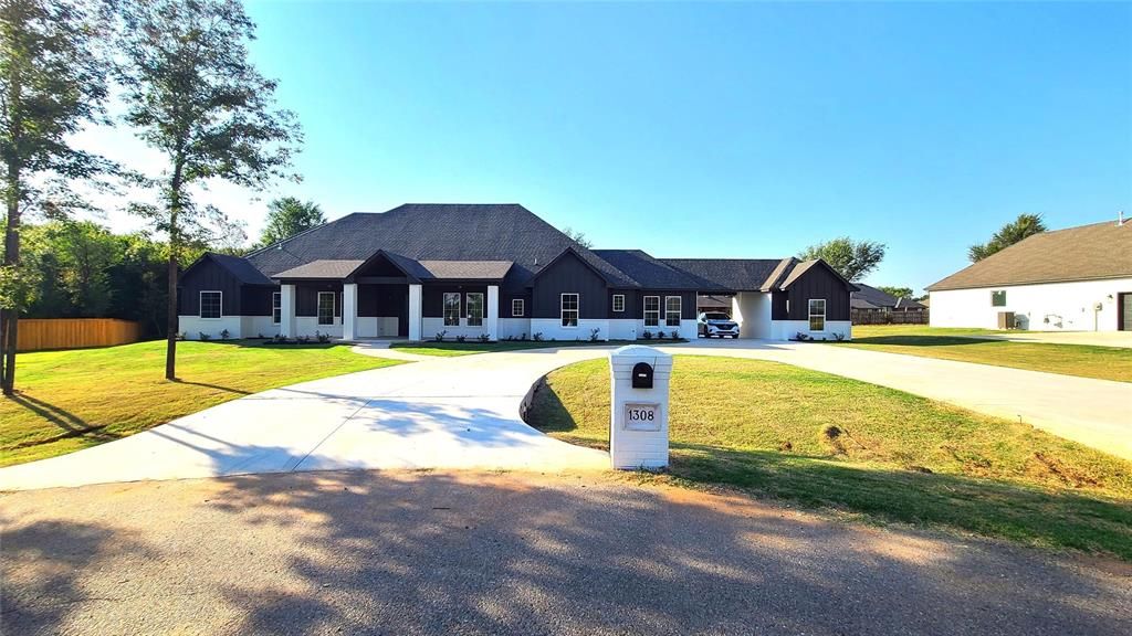 1308 W Harvard Way, Mustang, OK 73064