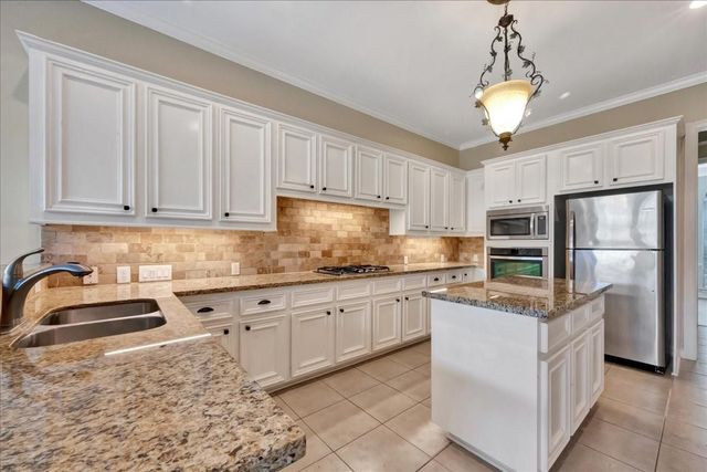 15511 Turtle Oak Court, Houston, TX 77059