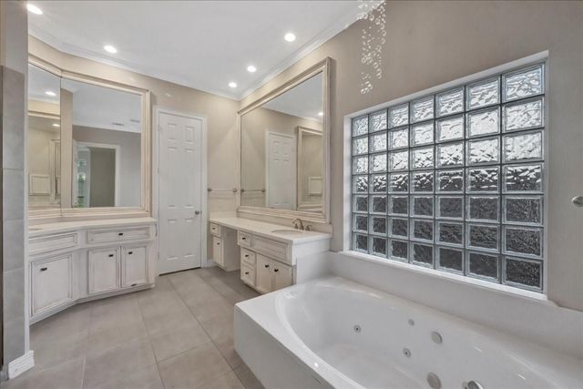 15511 Turtle Oak Court, Houston, TX 77059