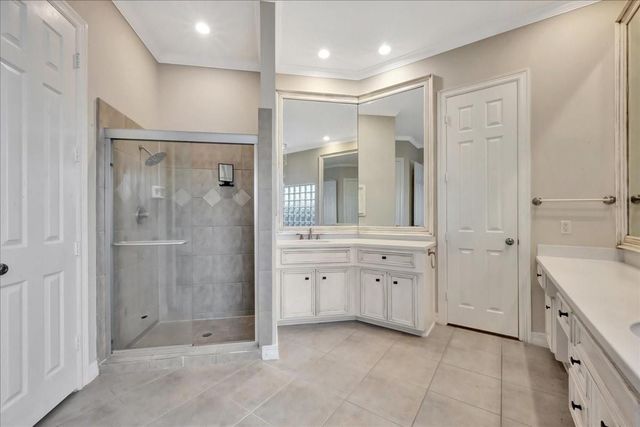 15511 Turtle Oak Court, Houston, TX 77059