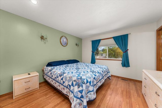 16324 N Cimmeron Ct, Nine Mile Falls, WA 99026