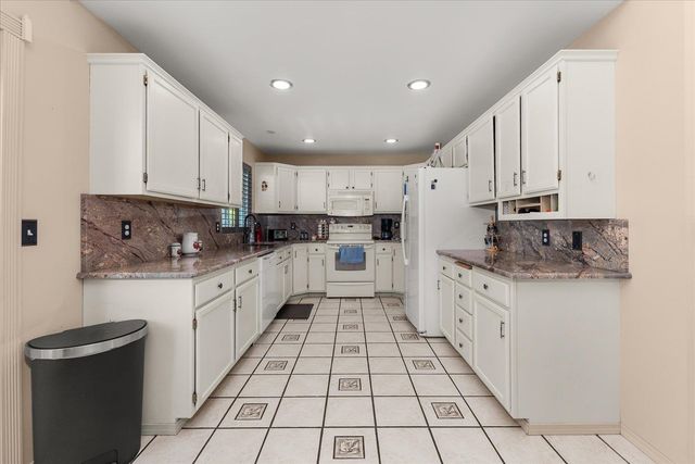 16324 N Cimmeron Ct, Nine Mile Falls, WA 99026