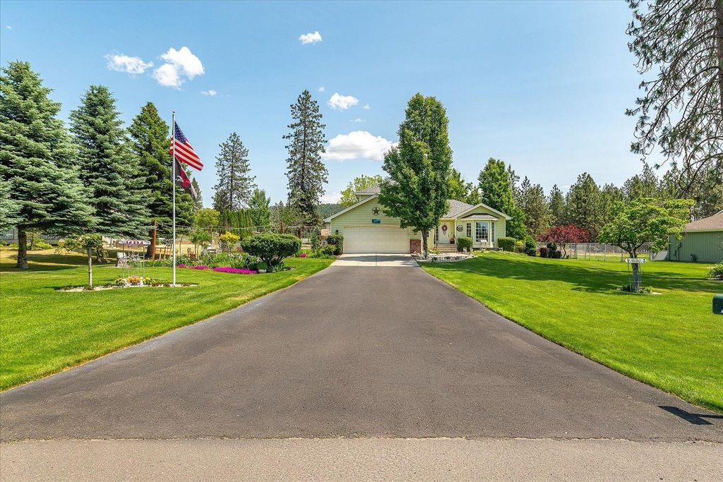 16324 N Cimmeron Ct, Nine Mile Falls, WA 99026