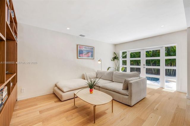 830 NE 72nd St, Miami, FL 33138