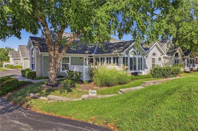 7104 Hedge Lane Terrace, Shawnee, KS 66227