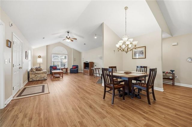 7104 Hedge Lane Terrace, Shawnee, KS 66227