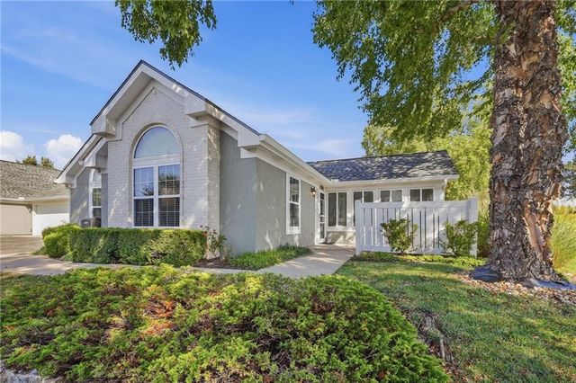 7104 Hedge Lane Terrace, Shawnee, KS 66227