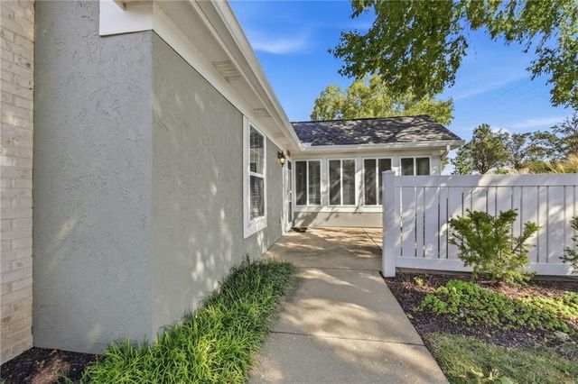 7104 Hedge Lane Terrace, Shawnee, KS 66227