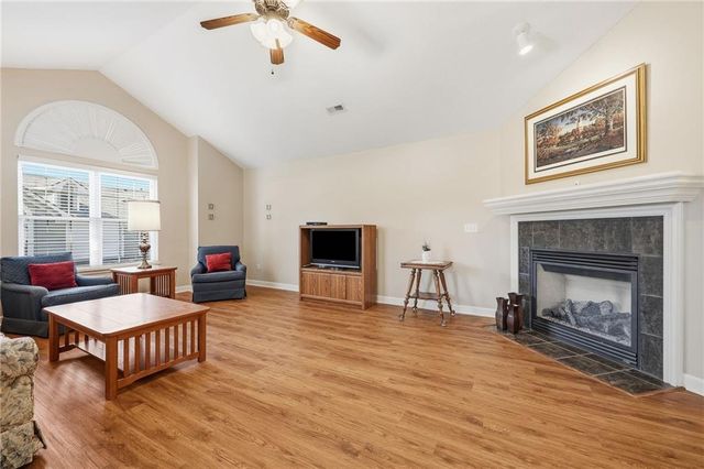 7104 Hedge Lane Terrace, Shawnee, KS 66227