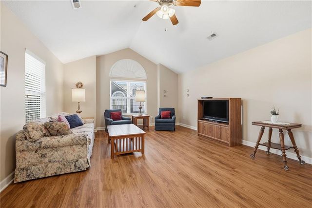 7104 Hedge Lane Terrace, Shawnee, KS 66227