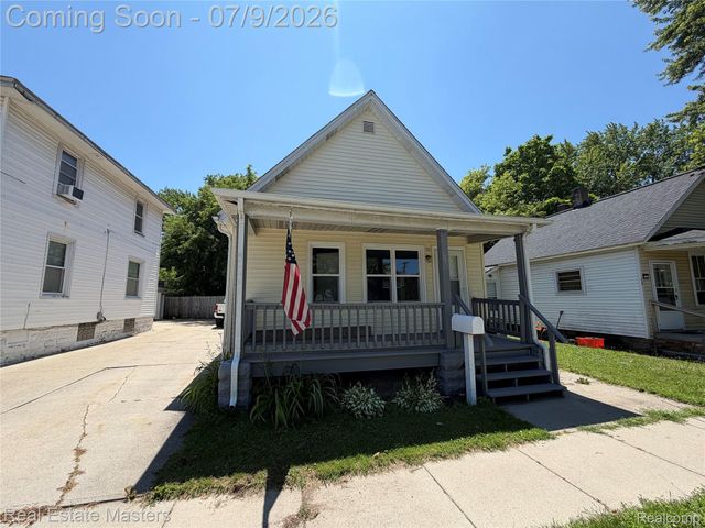 1016 Gillett Street, Port Huron, MI 48060