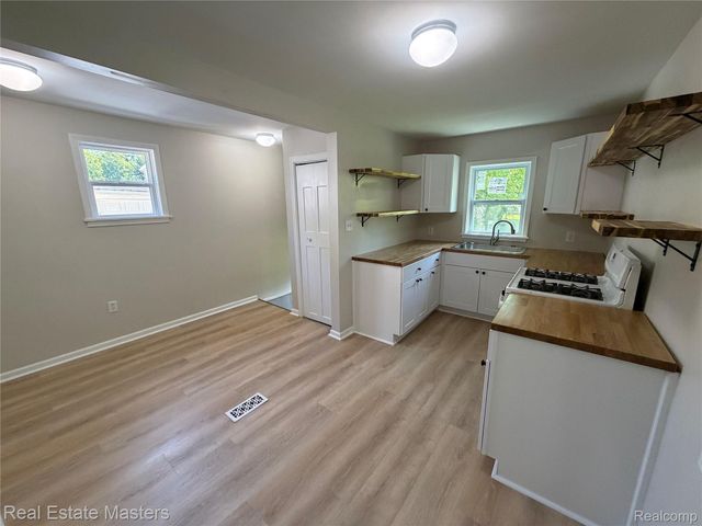 1016 Gillett Street, Port Huron, MI 48060