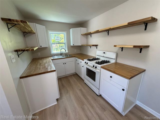 1016 Gillett Street, Port Huron, MI 48060