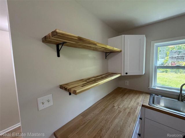 1016 Gillett Street, Port Huron, MI 48060
