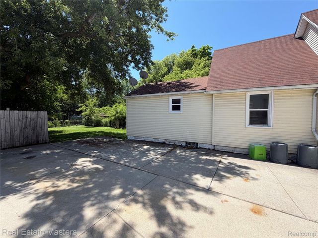 1016 Gillett Street, Port Huron, MI 48060