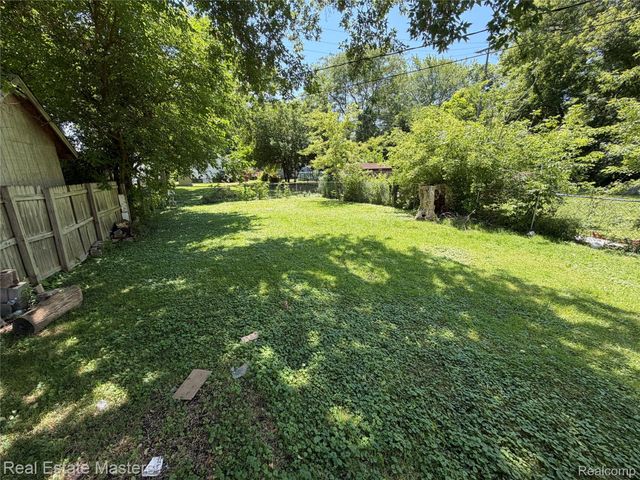 1016 Gillett Street, Port Huron, MI 48060