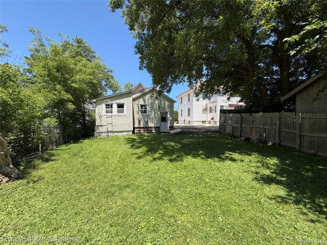 1016 Gillett Street, Port Huron, MI 48060