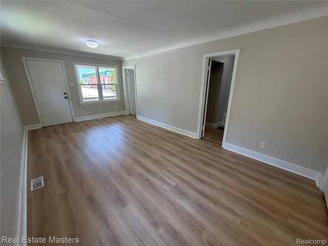 1016 Gillett Street, Port Huron, MI 48060