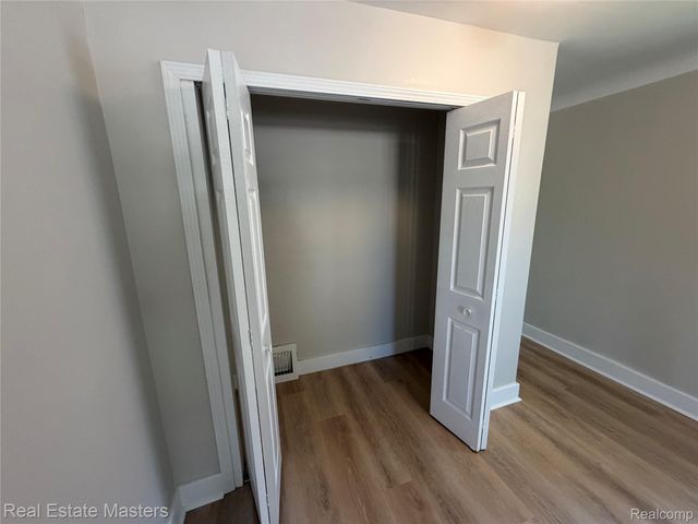 1016 Gillett Street, Port Huron, MI 48060