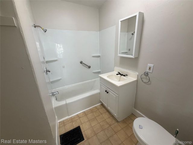 1016 Gillett Street, Port Huron, MI 48060