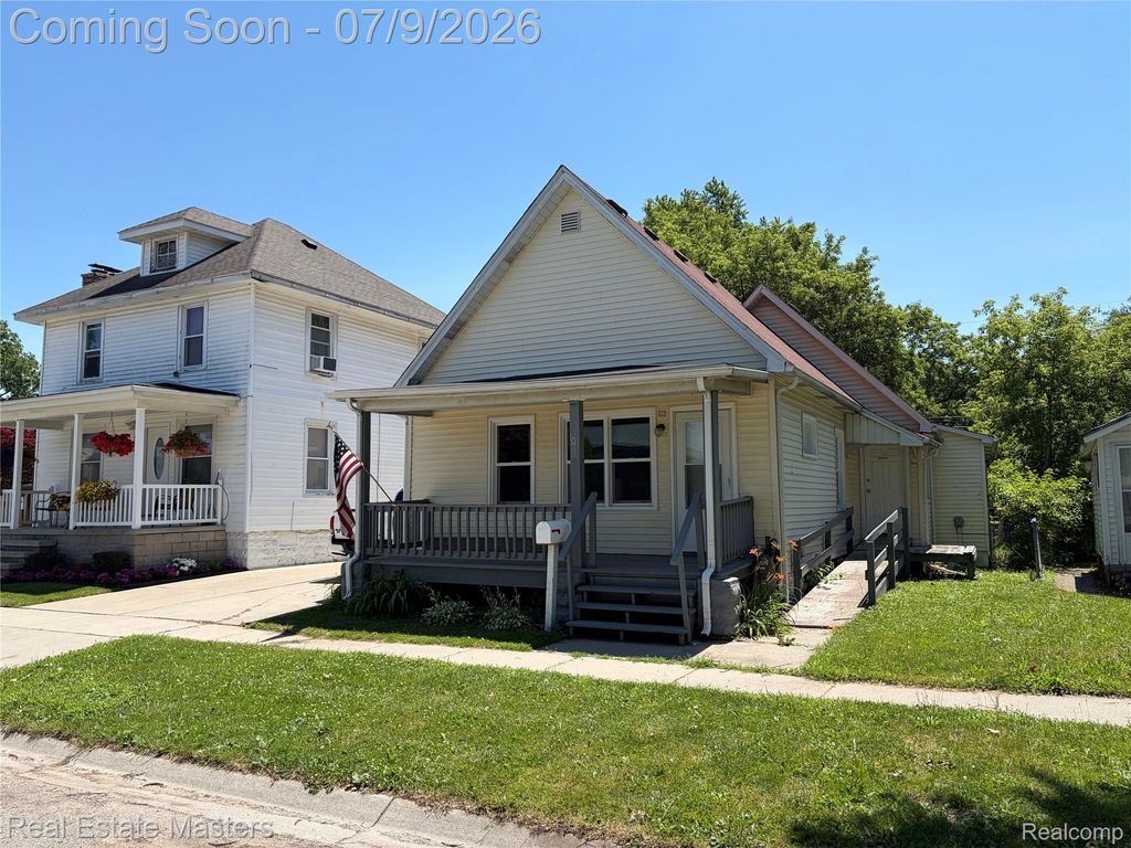 1016 Gillett Street, Port Huron, MI 48060