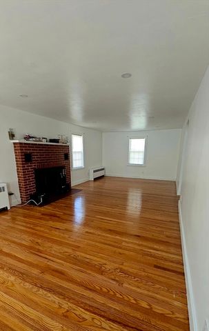 9 Howe Ave, Shrewsbury, MA 01545