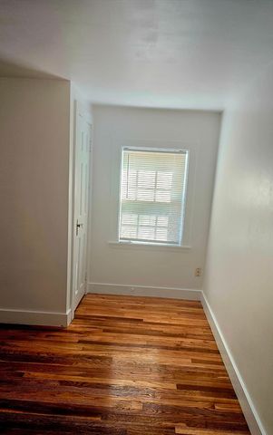 9 Howe Ave, Shrewsbury, MA 01545