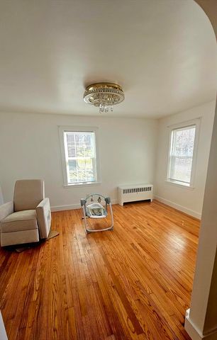 9 Howe Ave, Shrewsbury, MA 01545