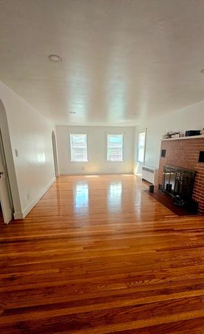 9 Howe Ave, Shrewsbury, MA 01545