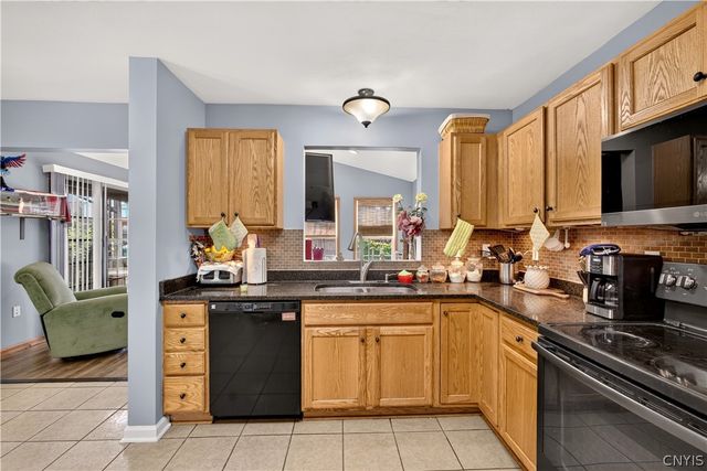 5212 Harriet Fisher Drive, Clay, NY 13041
