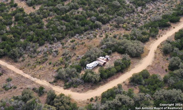 1048 SD 46067, Rocksprings, TX 78880