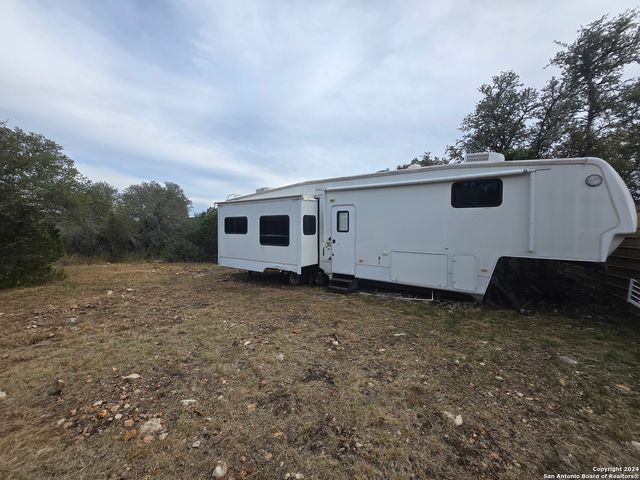 1048 SD 46067, Rocksprings, TX 78880