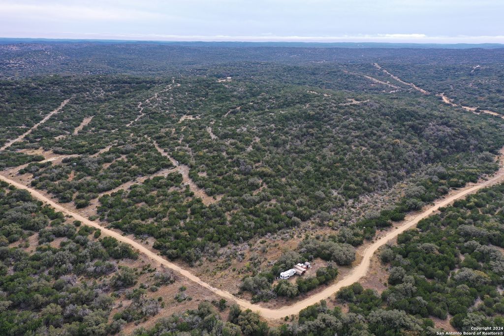 1048 SD 46067, Rocksprings, TX 78880