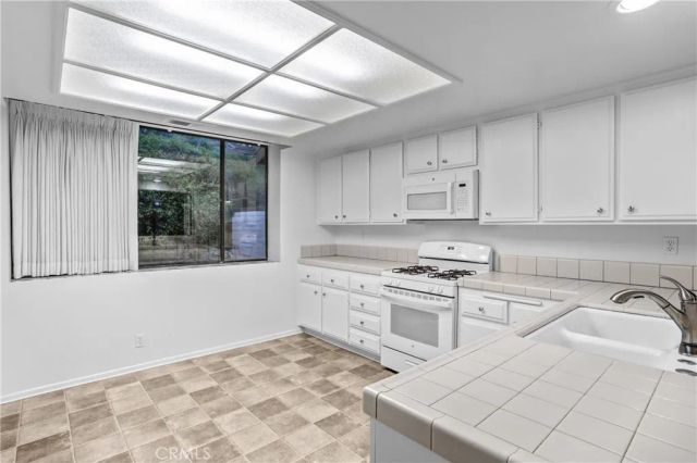 1762 Del Prado, Pomona, CA 91768