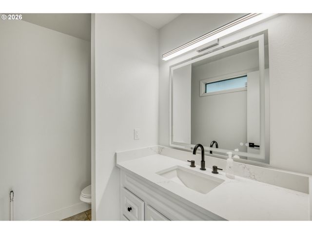 11525 Se FLAVEL St, Portland, OR 97266