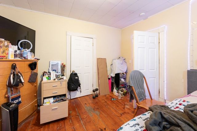 94 D St, Lowell, MA 01851